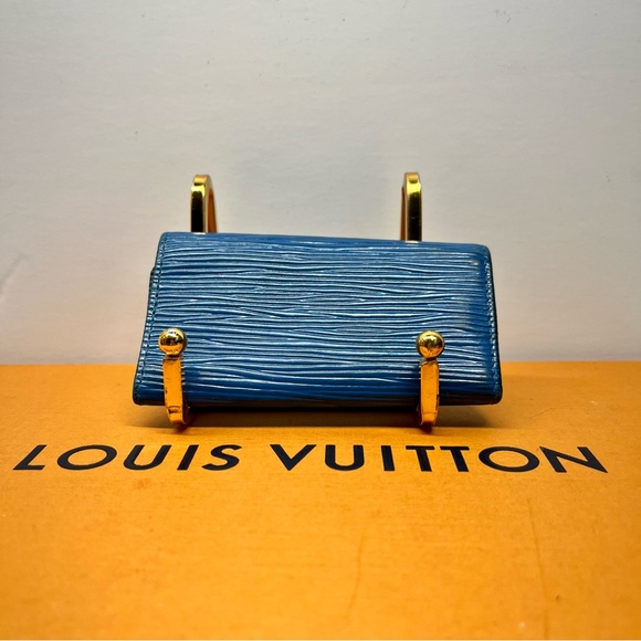 Authentic Louis Vuitton blue epi leather 4 key ring card holder - Picture 13 of 14
